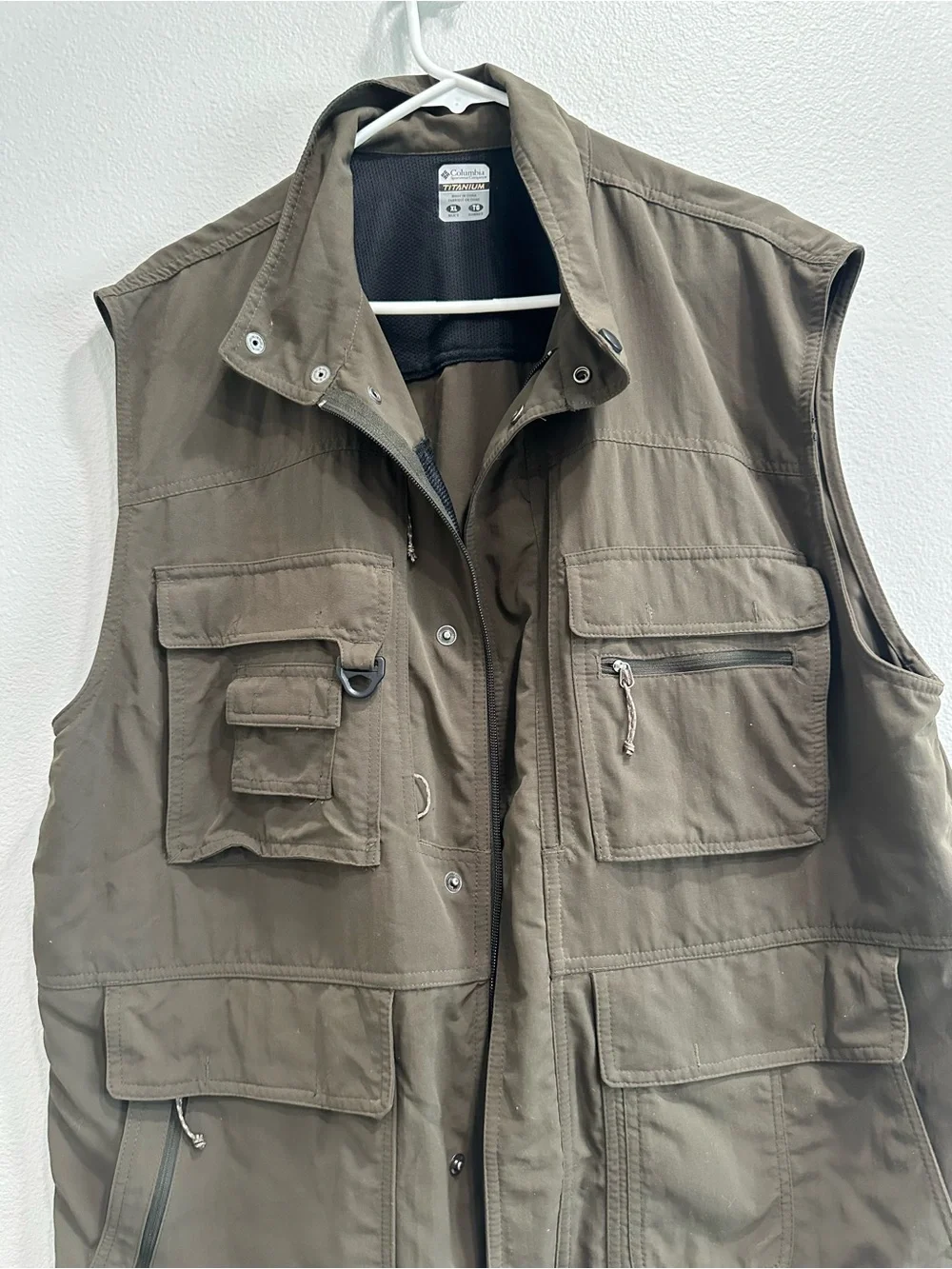 NWT Columbus titanium upf50+,zipper doesn’t work,outdoor